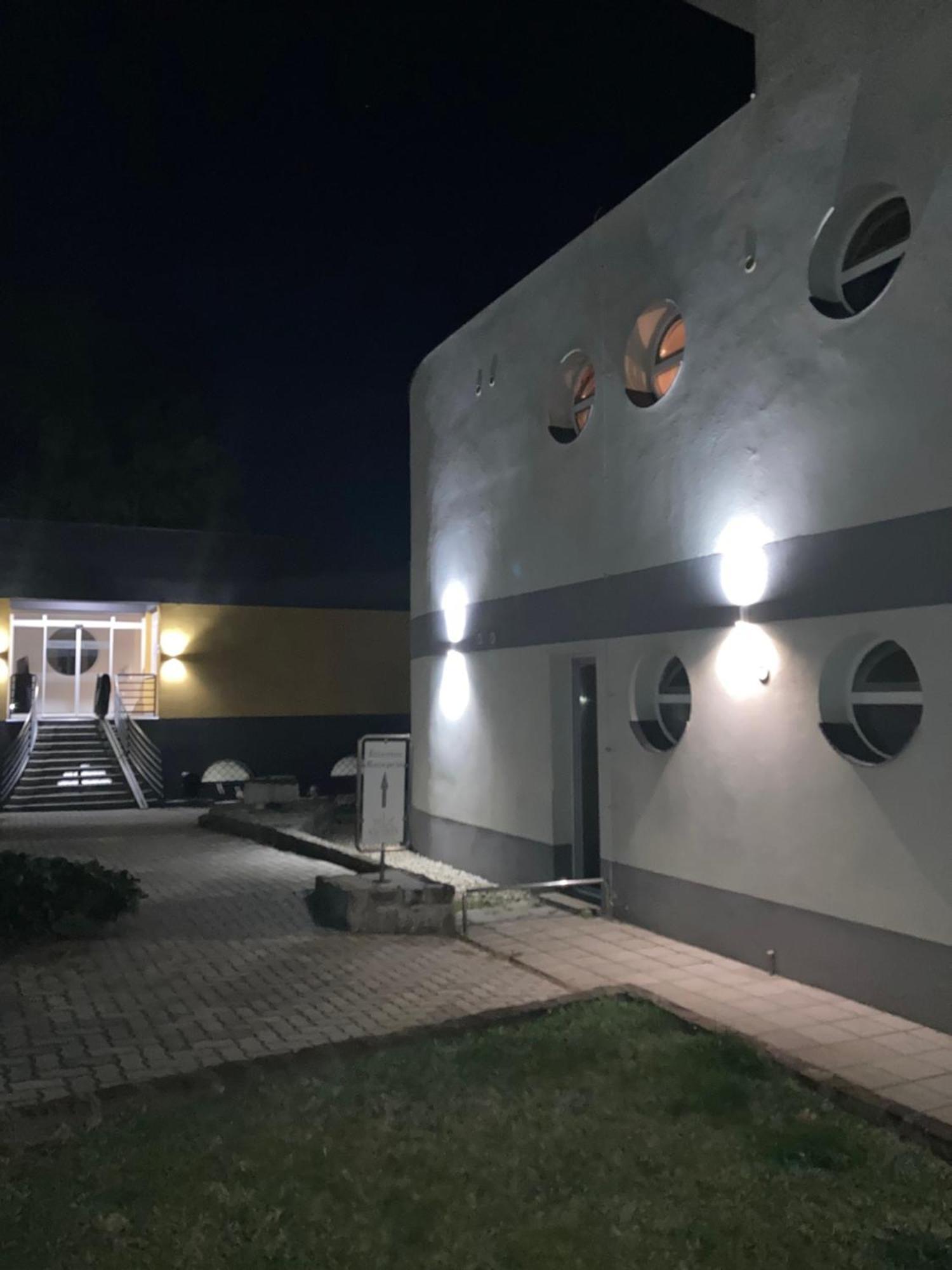 Nautilus Étterem és Panzió Dabas Exterior foto